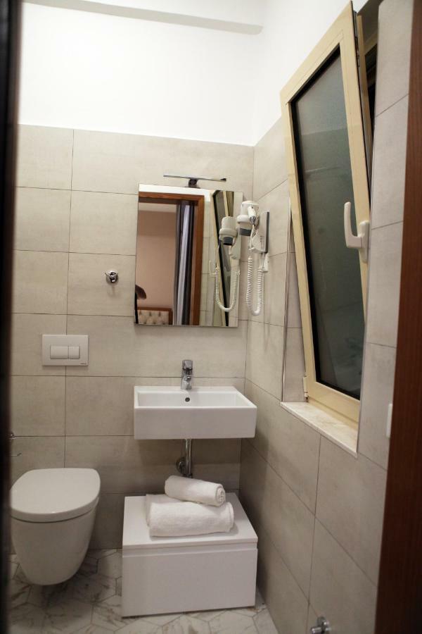 Hotel Pelikan Divjake Exteriér fotografie