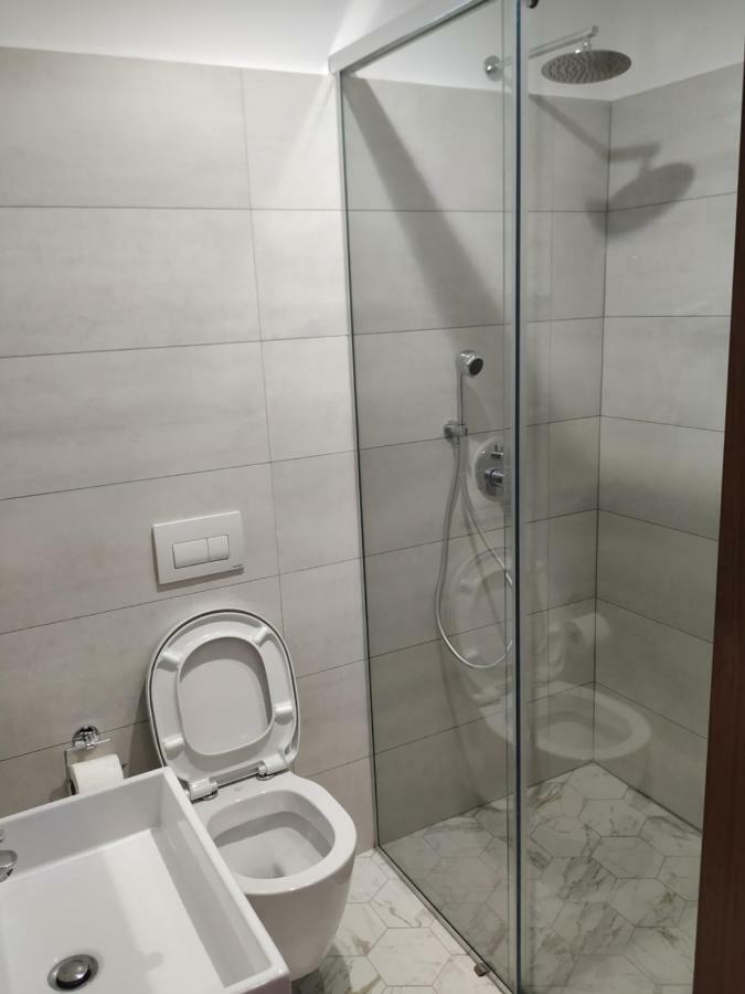 Hotel Pelikan Divjake Exteriér fotografie